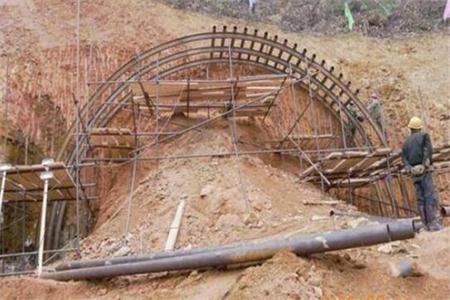 九所镇钢花管锚杆施工